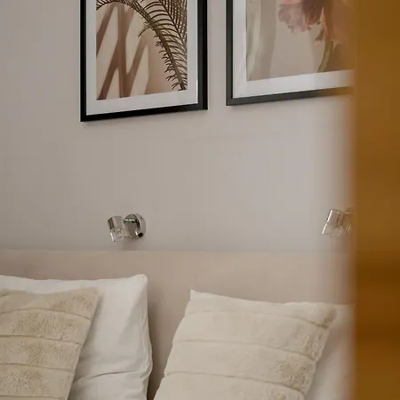 Rodzinne Z Parkingiem Sky Tower Centrum By Renters Apartman *