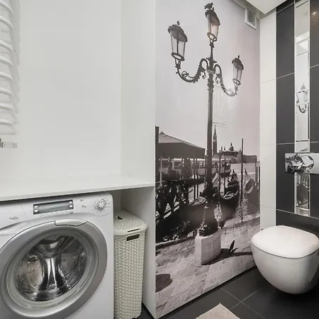 Rodzinne Z Parkingiem Sky Tower Centrum By Renters *