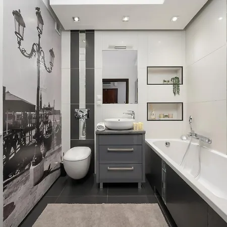 Rodzinne Z Parkingiem Sky Tower Centrum By Renters