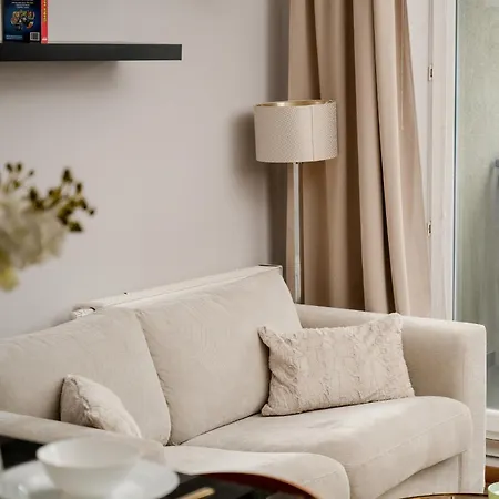 Rodzinne Z Parkingiem Sky Tower Centrum By Renters Apartman *