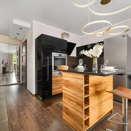 Apartman Rodzinne Z Parkingiem Sky Tower Centrum By Renters Wrocław