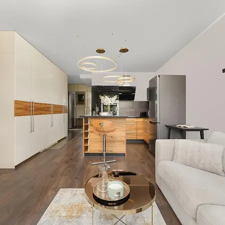 Rodzinne Z Parkingiem Sky Tower Centrum By Renters *