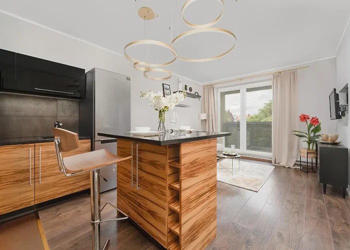 Lägenhet Rodzinne Z Parkingiem Sky Tower Centrum By Renters *