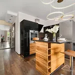 Daire Rodzinne Z Parkingiem Sky Tower Centrum By Renters Wroclaw