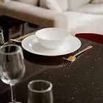 Rodzinne Z Parkingiem Sky Tower Centrum By Renters Daire