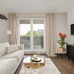 Rodzinne Z Parkingiem Sky Tower Centrum By Renters Daire *