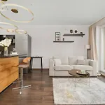 Rodzinne Z Parkingiem Sky Tower Centrum By Renters Daire