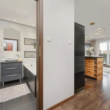 Daire Rodzinne Z Parkingiem Sky Tower Centrum By Renters *