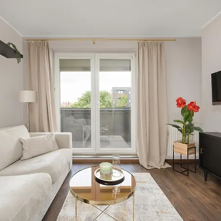 Rodzinne Z Parkingiem Sky Tower Centrum By Renters דירה *