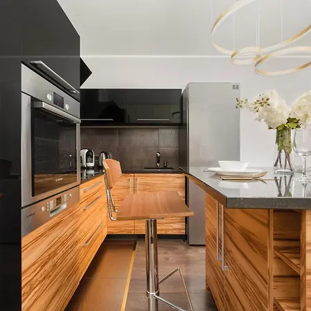 Rodzinne Z Parkingiem Sky Tower Centrum By Renters