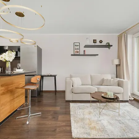 Rodzinne Z Parkingiem Sky Tower Centrum By Renters דירה