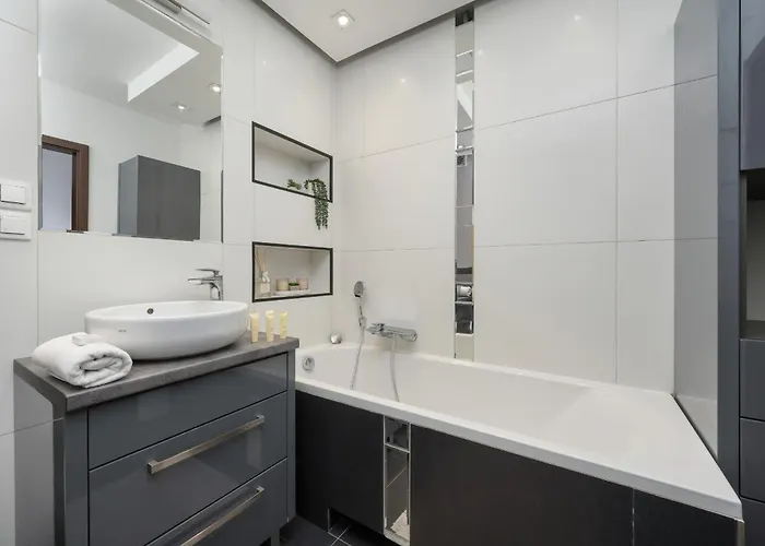 Rodzinne Z Parkingiem Sky Tower Centrum By Renters