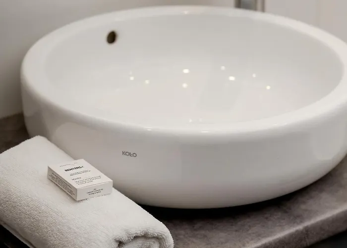 Rodzinne Z Parkingiem Sky Tower Centrum By Renters Appartamento Breslavia