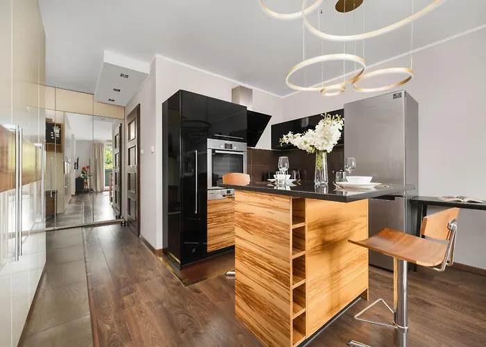 Appartamento Rodzinne Z Parkingiem Sky Tower Centrum By Renters Breslavia