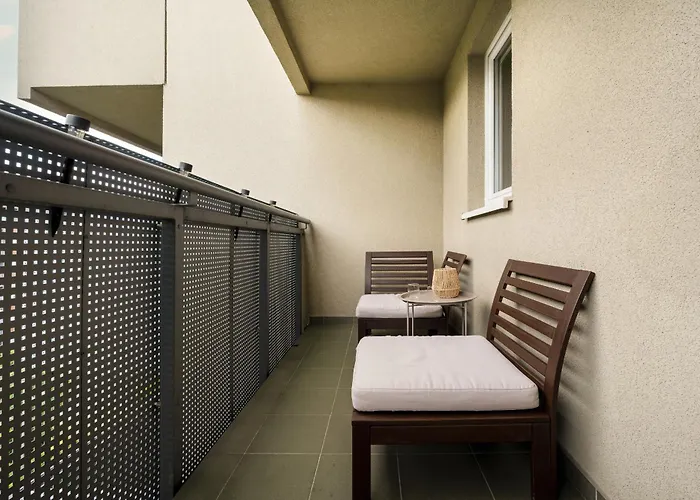 Rodzinne Z Parkingiem Sky Tower Centrum By Renters Breslavia